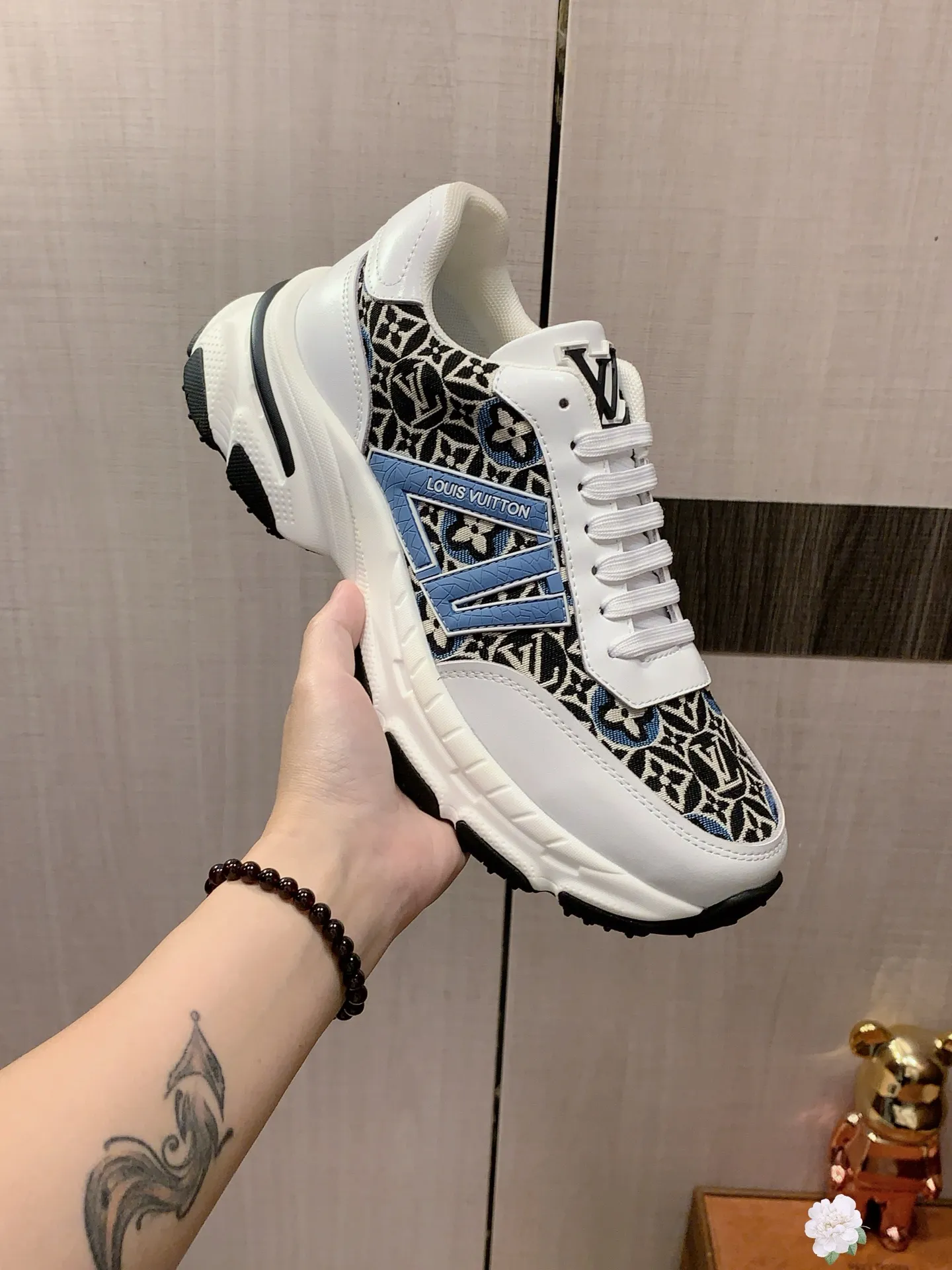 Men's Men's Shoes 💰460💰💰🎩🎩[Lightning][Lightning] "Lv*" The latest and most popular casual shoes, top brands [Seduce] Luxury ~ Purchasing Agency, Top ~ Quality. [Strong] The upper is made of imported breathable cowhide with material ➕ breathable sheepskin feet (•) and fine workmanship. The original stylish and stylish soft rubber wear-resistant and non-slip outsole is light and comfortable on the feet. The real thing looks better when photographed in person. 111: code: 38-44, 3️⃣ colors selected